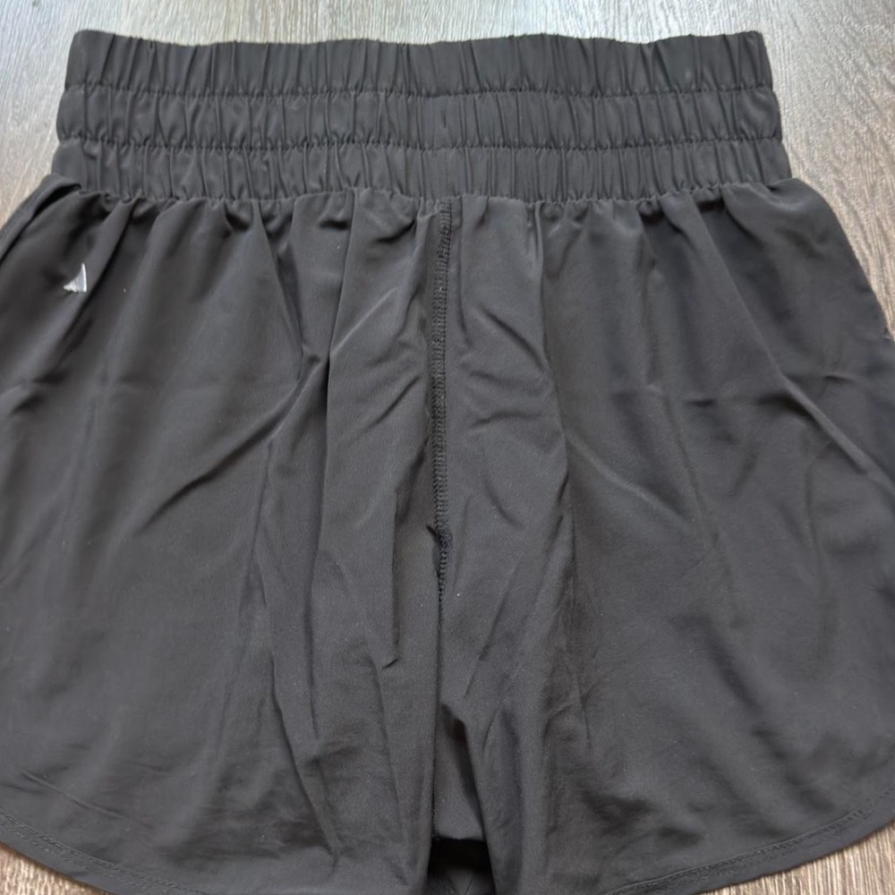 Balance athletica shorts - Picture 2 of 2